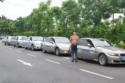 深圳市鑫順安汽車陪駕服務 - 企業(yè)風采 - 換證服務